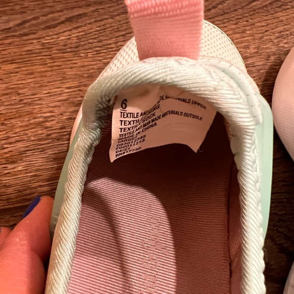 Toddler girl slip on sneakers - Picture 5 of 8